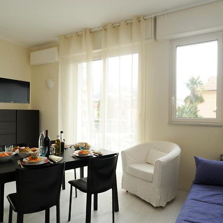 Casa Vacanze Medit アラッシオ エクステリア 写真