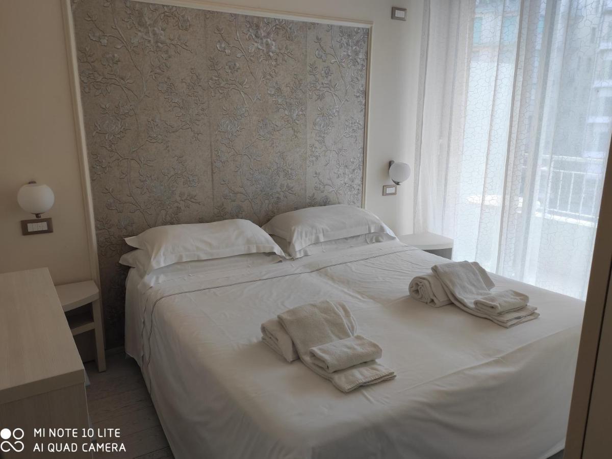 Casa Vacanze Medit アラッシオ エクステリア 写真