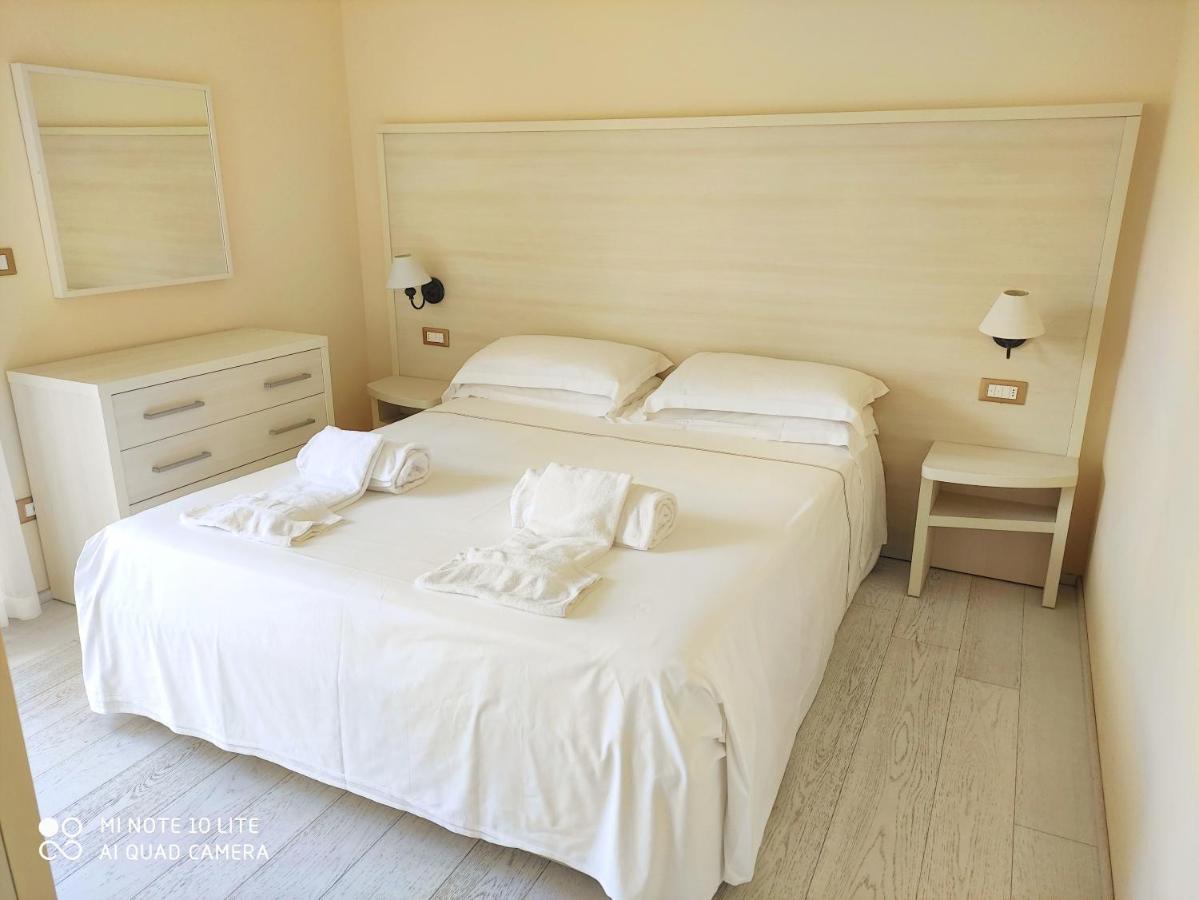 Casa Vacanze Medit アラッシオ エクステリア 写真